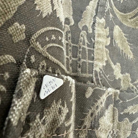 Olive green waist coat by French designer. Retro look; sharp finisher - Picture 4 of 8